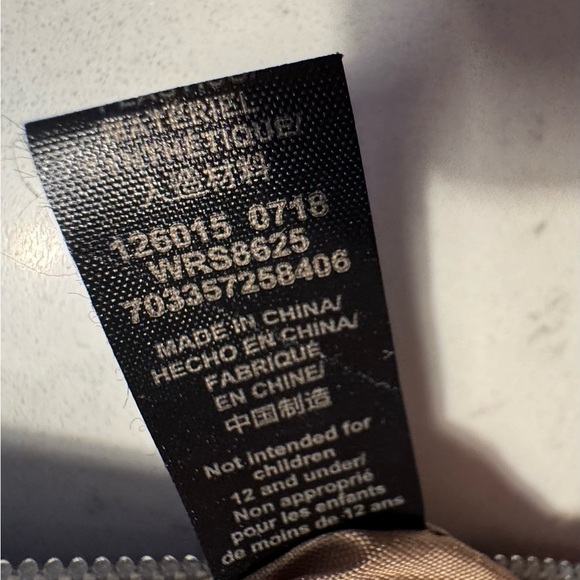 Relic Chevron Wristlet in Gray and Tan 3.5”x7.5” credit card holder and pockets - Picture 6 of 7